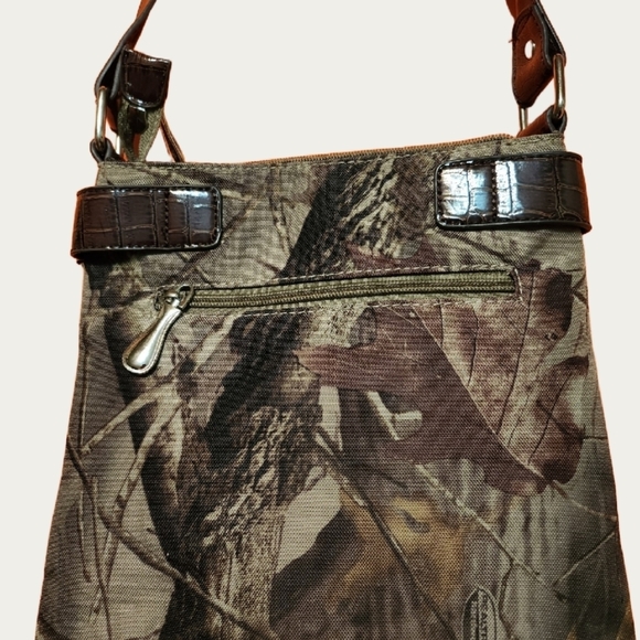 REALTREE CAMOFLAUGE Crossbody With Faux CROC Strap - Picture 9 of 9